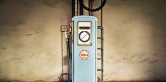 Jak spuścić paliwo przez pompę paliwa?